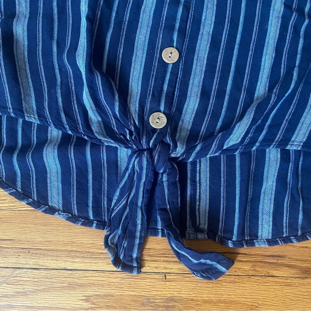 Universal Thread Striped Tie Front Top - Picture 3 of 6